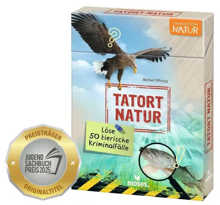 Verpackung des Karten-Sets "Tatort Natur" von Bärbel Oftring aus der Reihe "Expedition Natur" mit der Medaille für den Jugend Sachbuch Preis 2025 der Kategorie "Originaltitel"